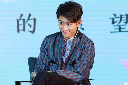娱乐大爆料邓伦杨洋,双星闪耀，幕后故事揭秘