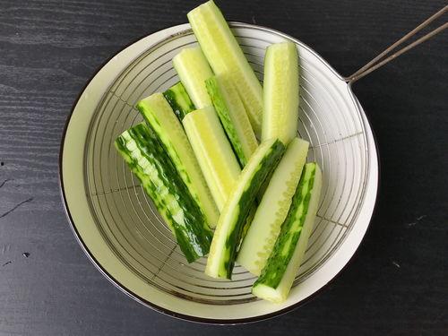 酒店里拍视频的网红吃瓜,揭秘网红吃瓜背后的美食之旅